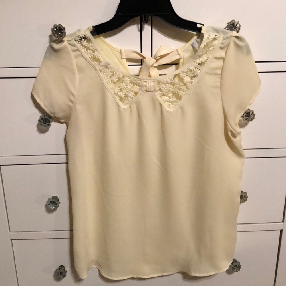 Short sleeve blouse